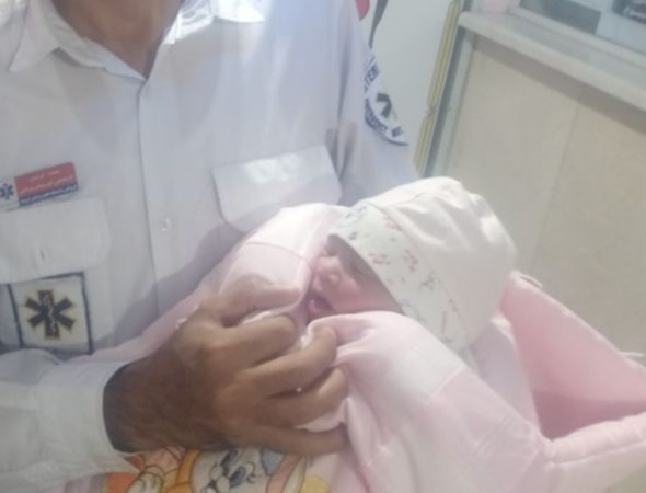 نوزاد عجول بوکانی داخل آمبولانس ۱۱۵ به دنیا آمد